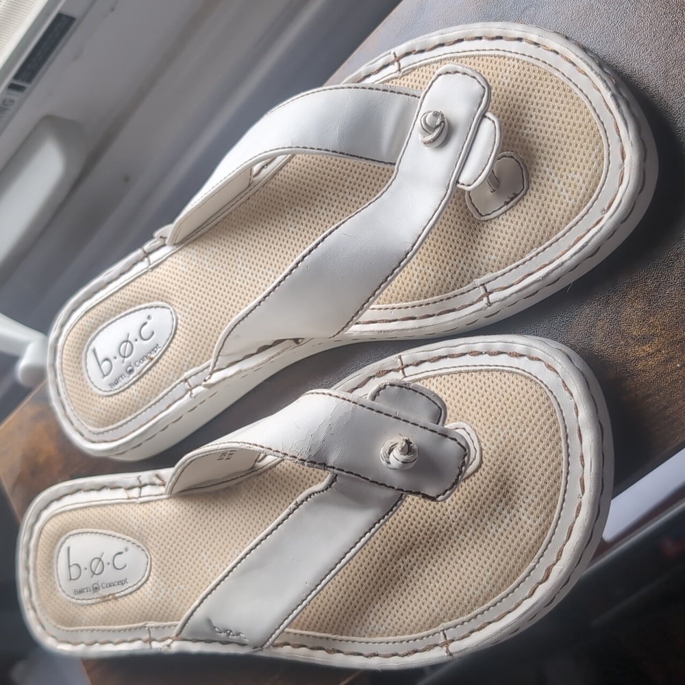 B.o.c Women's Size 8 White Leather Slip-On Flat Sandals / Flip Flops - Picture 9 of 11